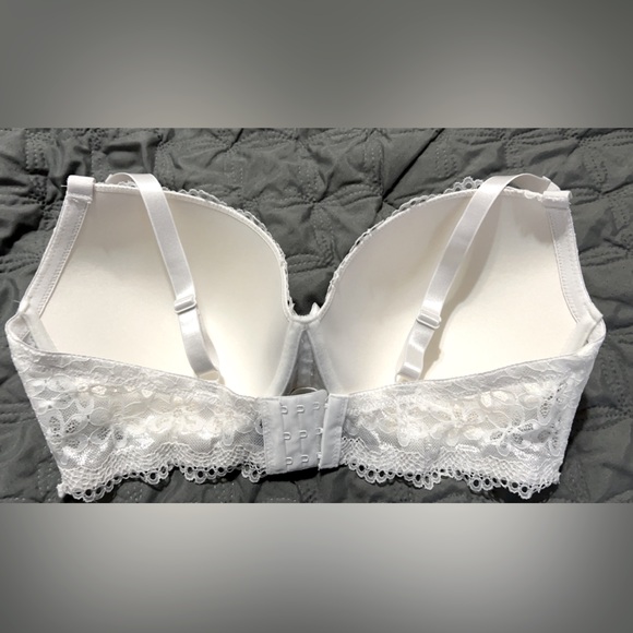 Rene Rofe Cream, lace pattern, padded bra with underwire. 40DD - Picture 2 of 3